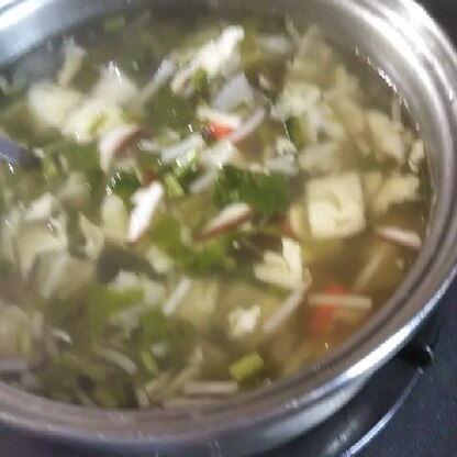 ご飯は入れないスープを参考に。クッパの味付けが子供の頃から大好きです。家にある野菜で作れて助かりますー
ごま油ポイントですね
